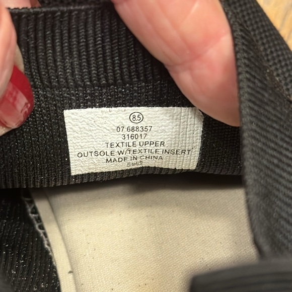 Women’s EC Tommy Bahama black athletic shoes. Size 8.5 - Picture 8 of 8